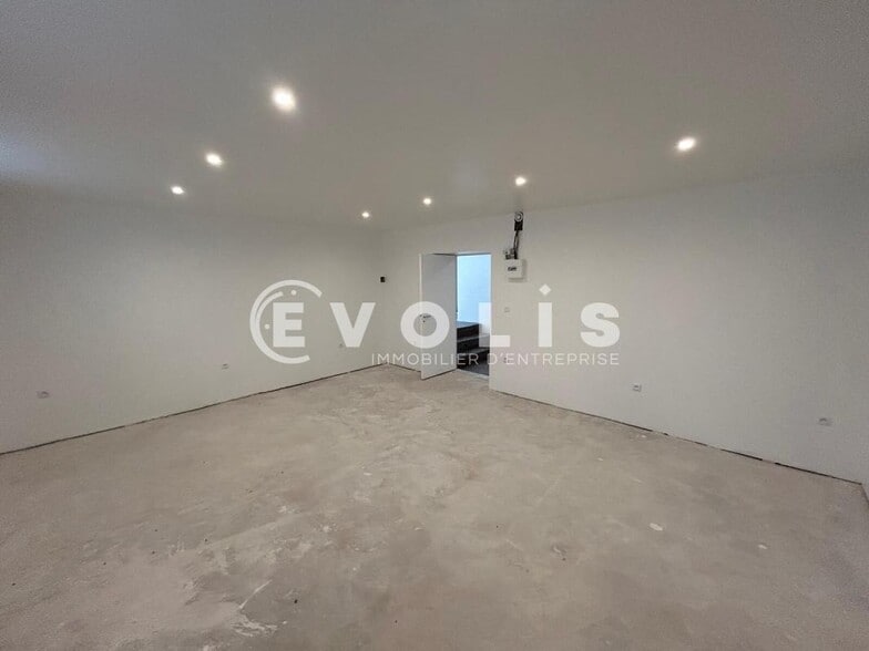 Office in Corbeil-Essonnes for lease - Interior Photo - Image 3 of 7