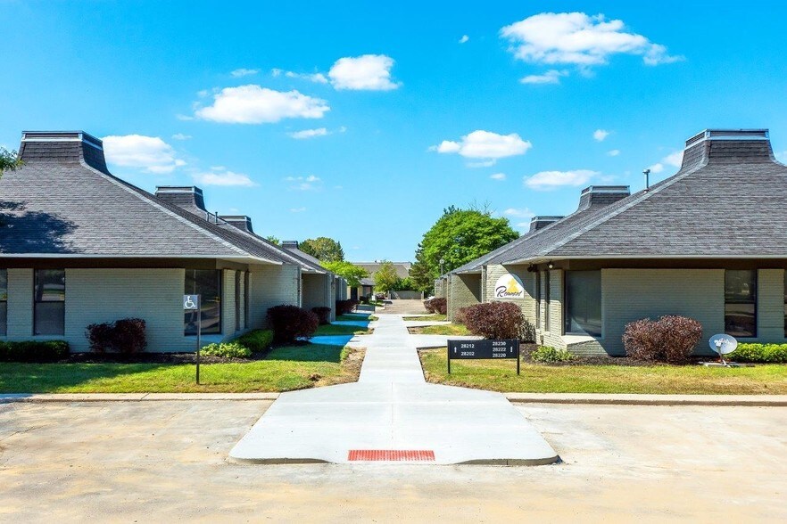 28300 Franklin Rd, Southfield, MI for sale - Building Photo - Image 3 of 6