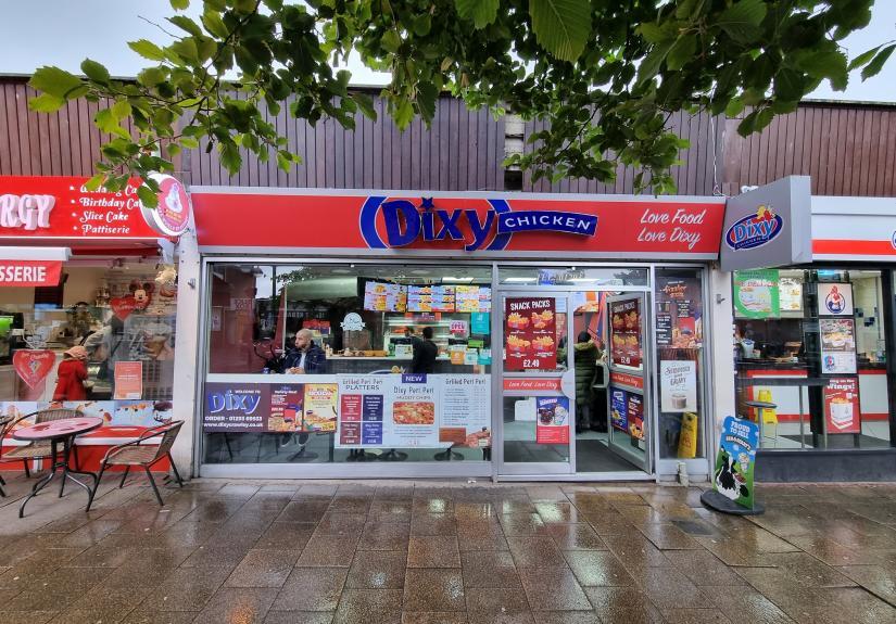 6 Broadwalk, Crawley for sale - Primary Photo - Image 1 of 1