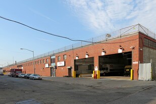 12,400 sf High Ceiling Warehouse With Parking - Warehouse