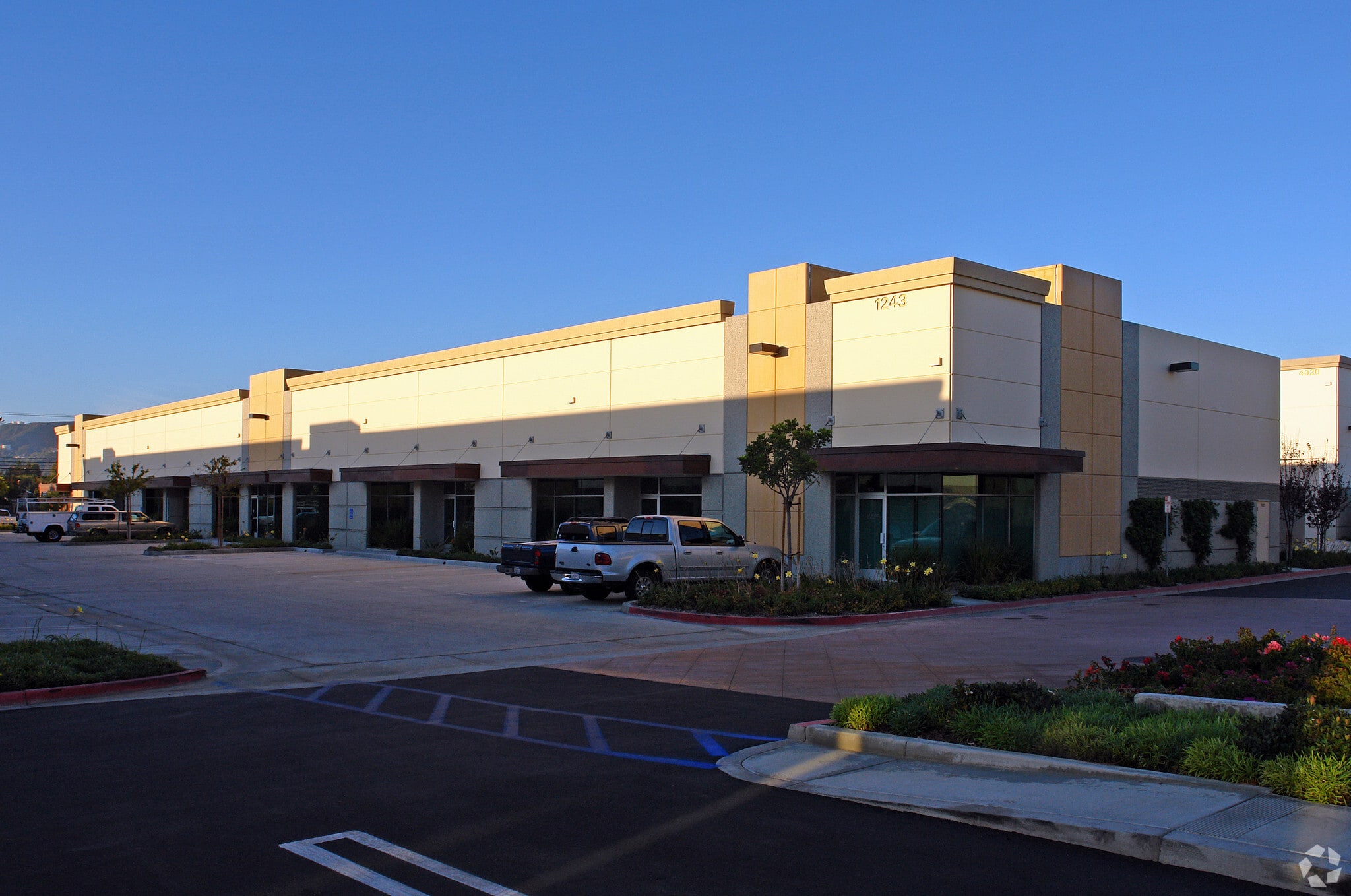 1243 Flynn Rd, Camarillo, CA for lease Primary Photo- Image 1 of 12