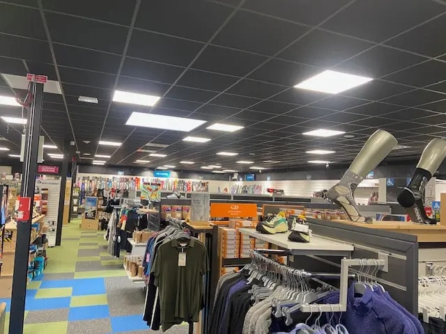 Retail in Saint-Priest for lease - Interior Photo - Image 3 of 4