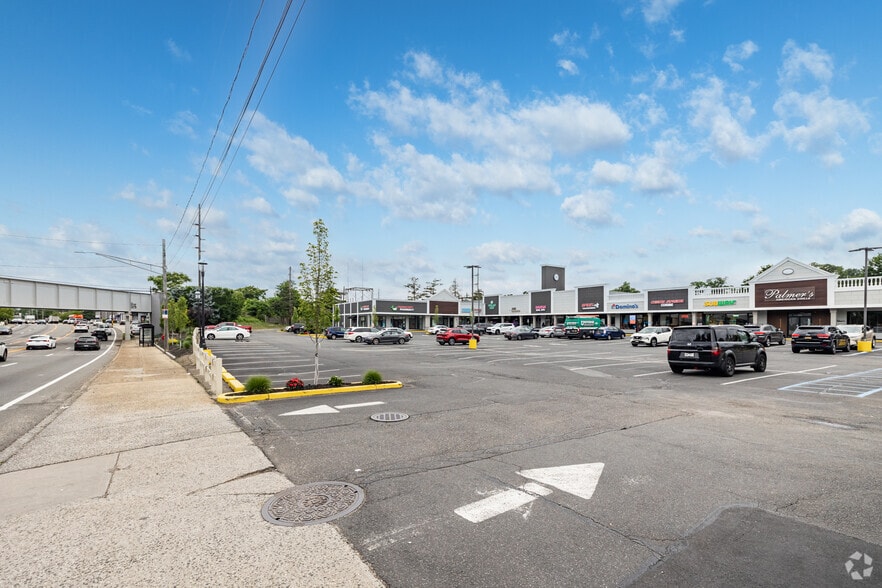 Hempstead Tpk & Merritts Rd, Farmingdale, NY for lease - Building Photo - Image 1 of 2
