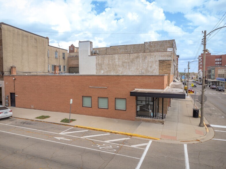 26-30 W Stephenson St, Freeport, IL for sale - Building Photo - Image 2 of 24