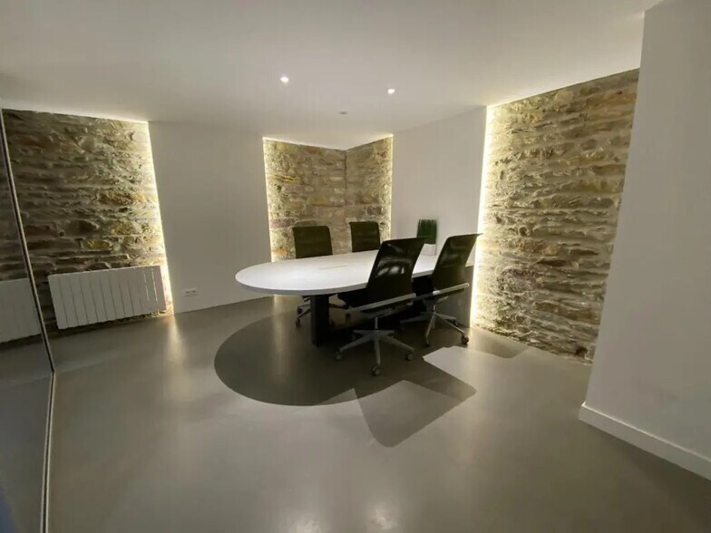 Office in Rennes for lease - Interior Photo - Image 3 of 4