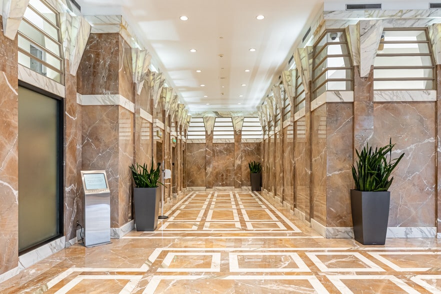 180 Elgin St, Ottawa, ON for lease - Lobby - Image 2 of 6