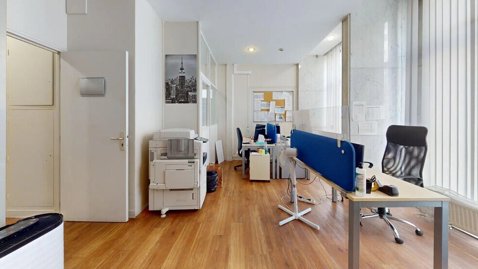 31 Rue Saint-Ambroise, Paris for lease - Interior Photo - Image 3 of 17