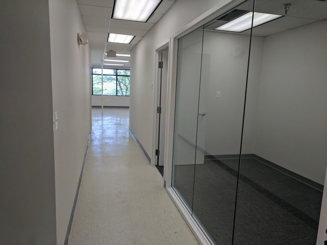 9301 Largo Dr W, Upper Marlboro, MD for lease Interior Photo- Image 1 of 11
