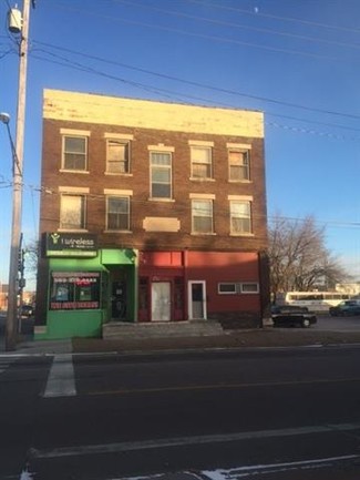 More details for 325 N Marquette St, Davenport, IA - Retail for Sale