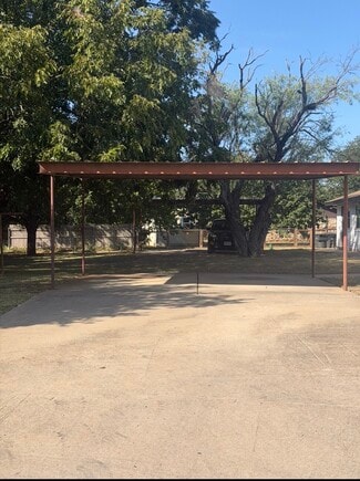 More details for 1405 N Crockett St, Fredericksburg, TX - Multifamily for Sale