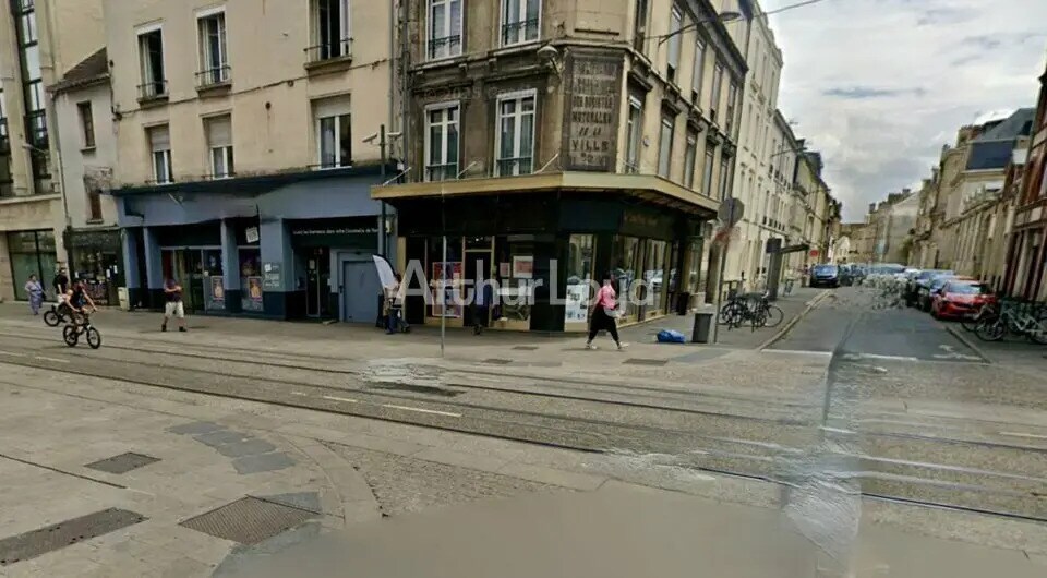 Retail in Reims for lease - Building Photo - Image 1 of 3