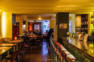 325 W 51st St, New York, NY for lease Building Photo- Image 2 of 7