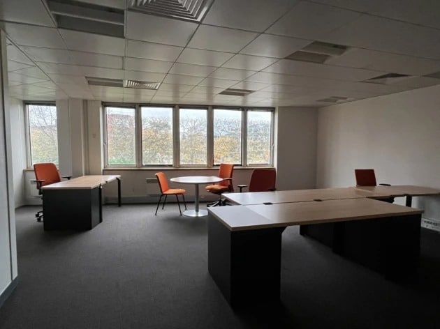 2 Boulevard Des Chênes, Guyancourt for lease Interior Photo- Image 1 of 11