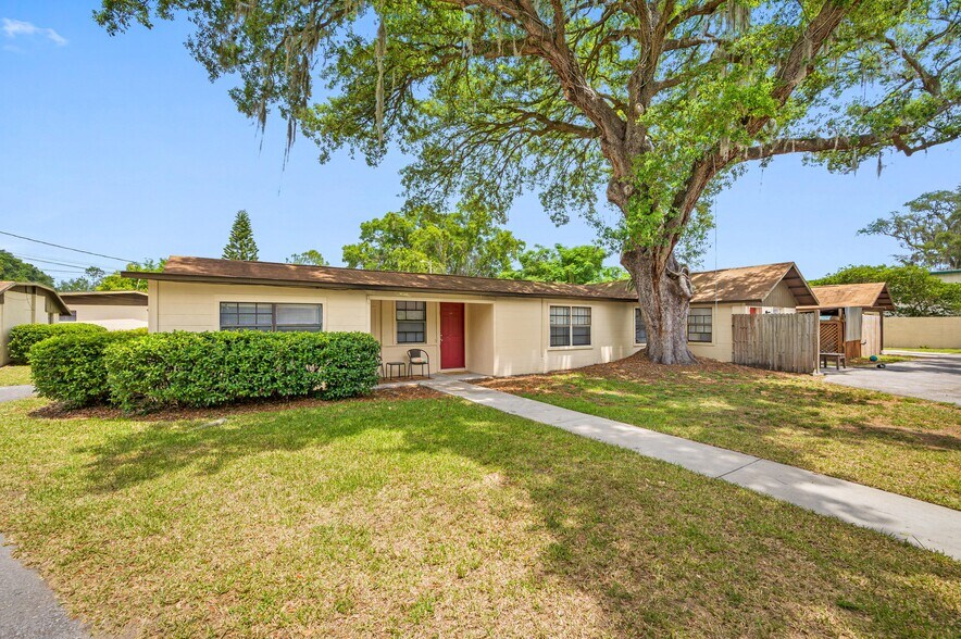 207 N Pinewood Ave, Brandon, FL for sale - Primary Photo - Image 1 of 1