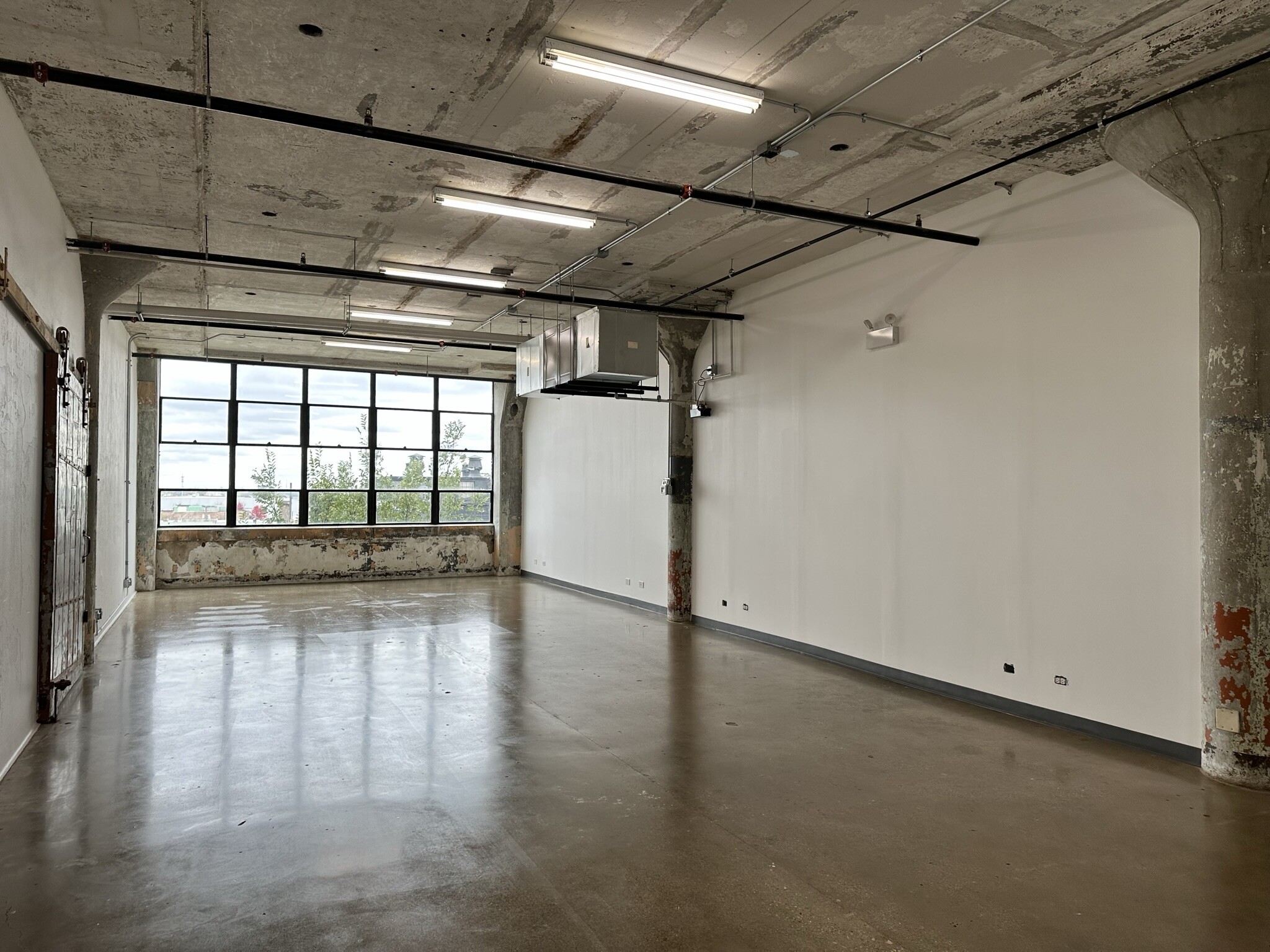 1010 W 35th St, Chicago, IL for lease Interior Photo- Image 1 of 4