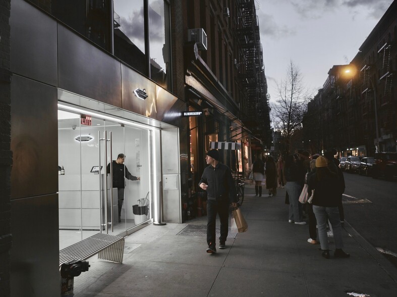 258 Elizabeth St, New York, NY for lease - Building Photo - Image 3 of 5