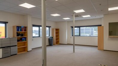  for lease Building Photo- Image 2 of 3