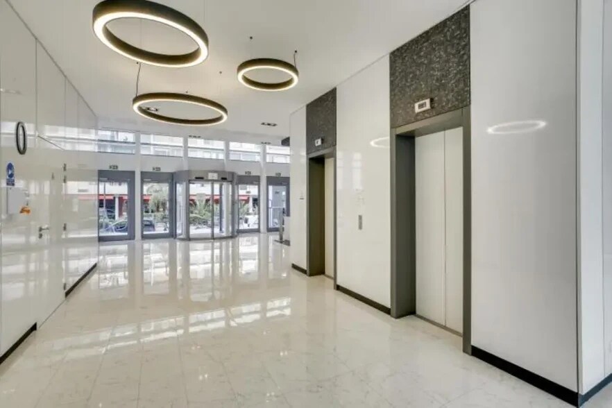 Office in Boulogne-Billancourt for lease - Lobby - Image 3 of 4