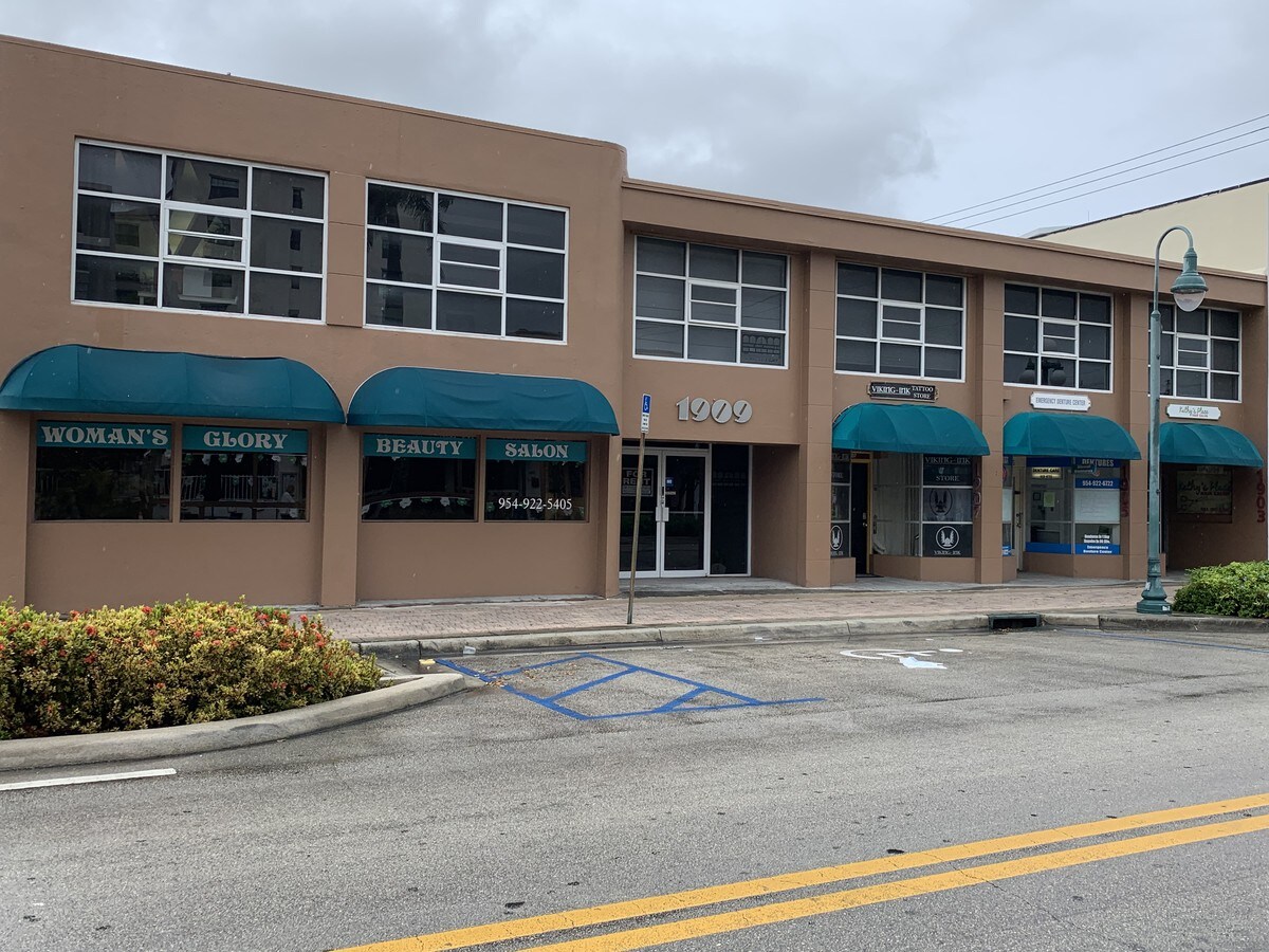 1905 Harrison St, Hollywood, FL 33020