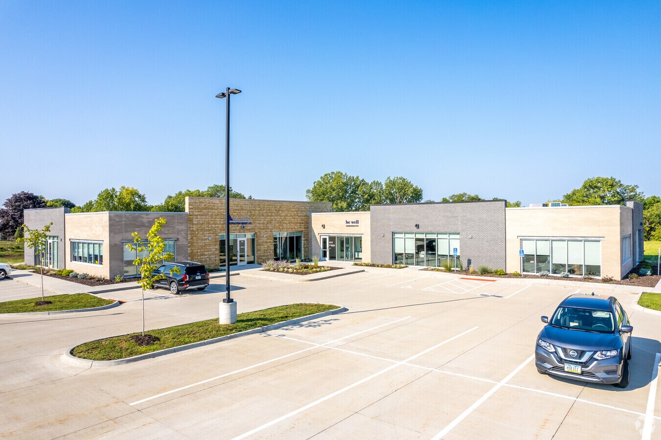 9400 Plum Dr, Urbandale, IA 50322