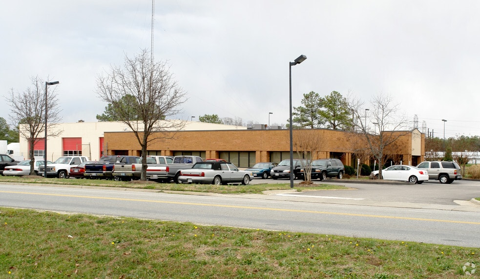 11901 Old Stage Rd, Chester, VA 23836