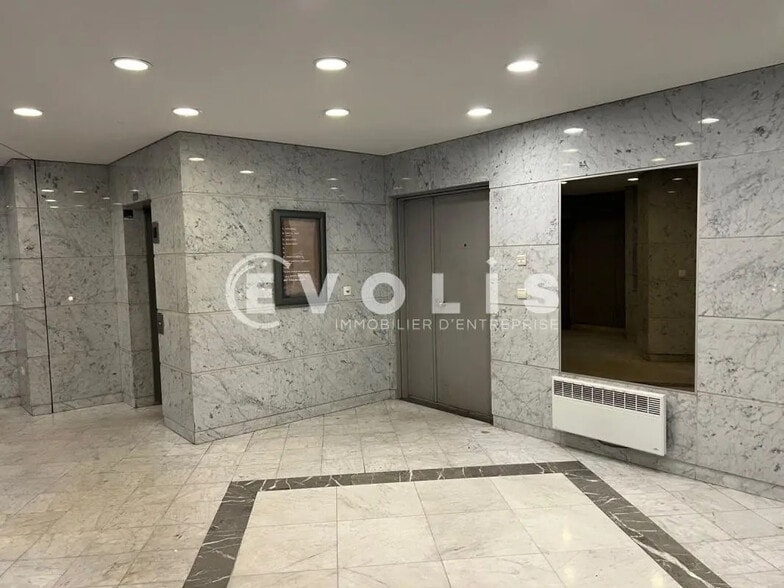 Office in Paris for lease - Lobby - Image 2 of 4