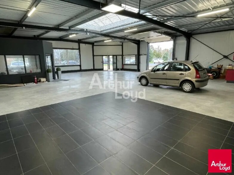 Flex in Mont-près-Chambord for lease - Building Photo - Image 1 of 4