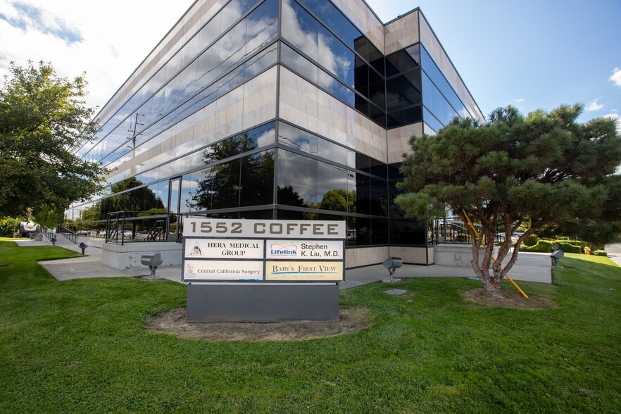 1552 Coffee Rd, Modesto, CA for lease - Building Photo - Image 2 of 16