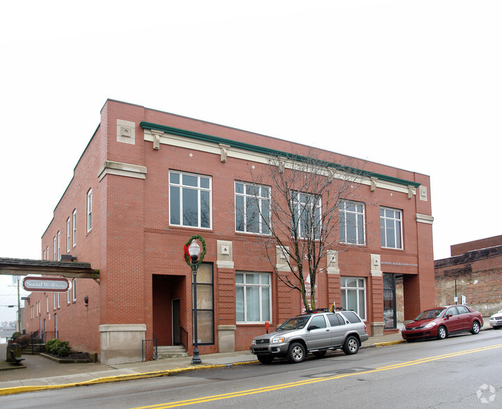 525 W Main St, Mount Pleasant, PA for sale - Building Photo - Image 1 of 1