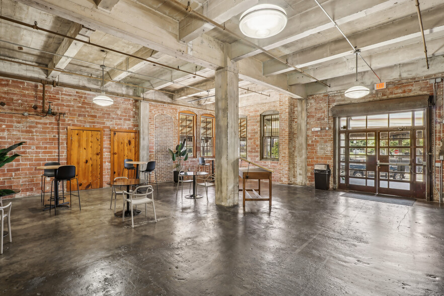 1113 Vine St, Houston, TX for lease - Lobby - Image 3 of 14