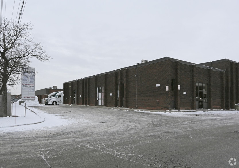 1645 Sismet Rd, Mississauga, ON for sale - Primary Photo - Image 1 of 1