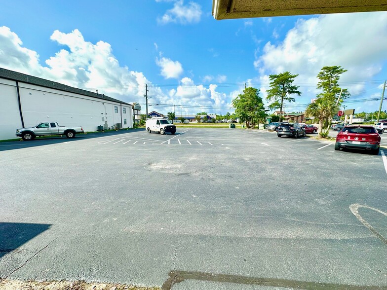 221 23rd St E, Panama City, FL for lease - Building Photo - Image 2 of 9