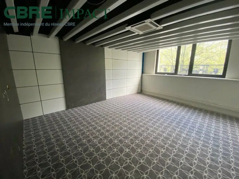 Office in Reims for lease - Building Photo - Image 2 of 5