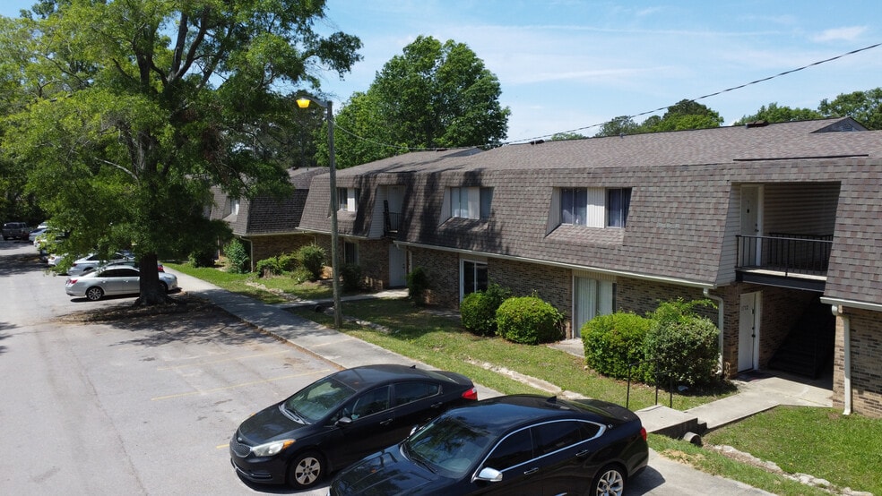 73 Unit Multifamily Portfolio portfolio of 2 properties for sale on LoopNet.com - Building Photo - Image 2 of 11