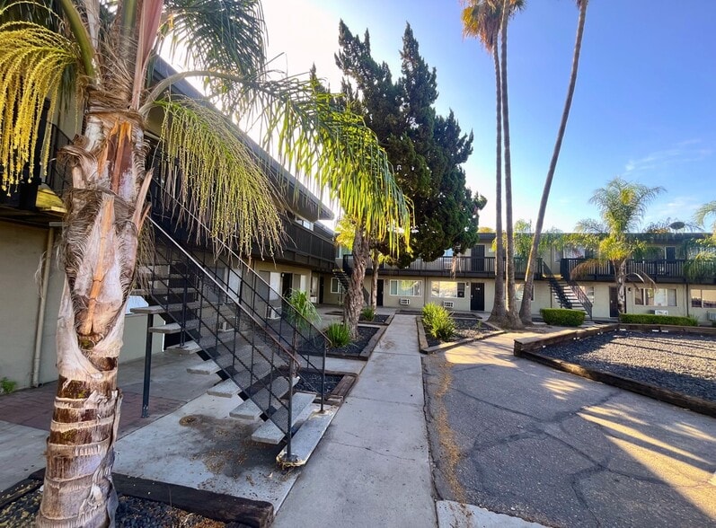 150 Gateway Ct, Stockton, CA for sale - Building Photo - Image 2 of 9