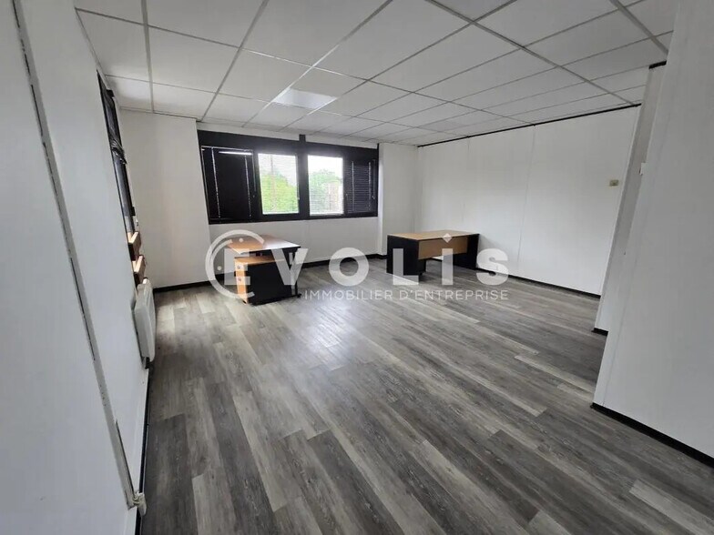 Office in Villebon-sur-Yvette for lease - Interior Photo - Image 2 of 8
