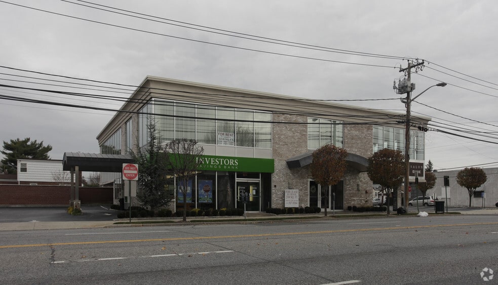 190 E Jericho Tpke, Mineola, NY for sale - Primary Photo - Image 1 of 1