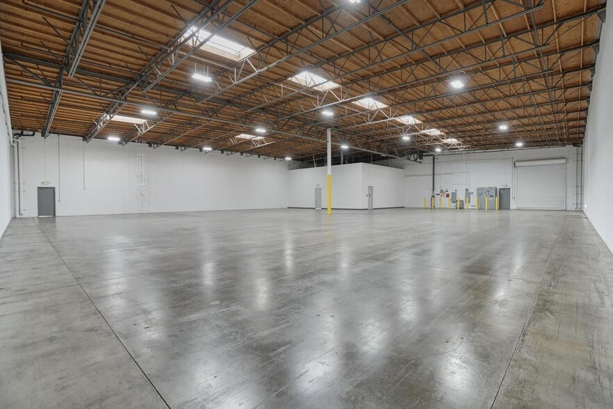 9439 Archibald Ave, Rancho Cucamonga, CA for lease - Building Photo - Image 2 of 21