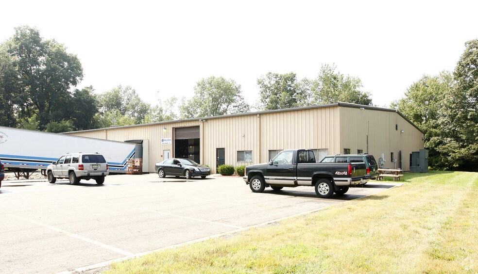 3003 Hollow Ridge Dr, Eaton Rapids, MI for sale - Primary Photo - Image 1 of 1