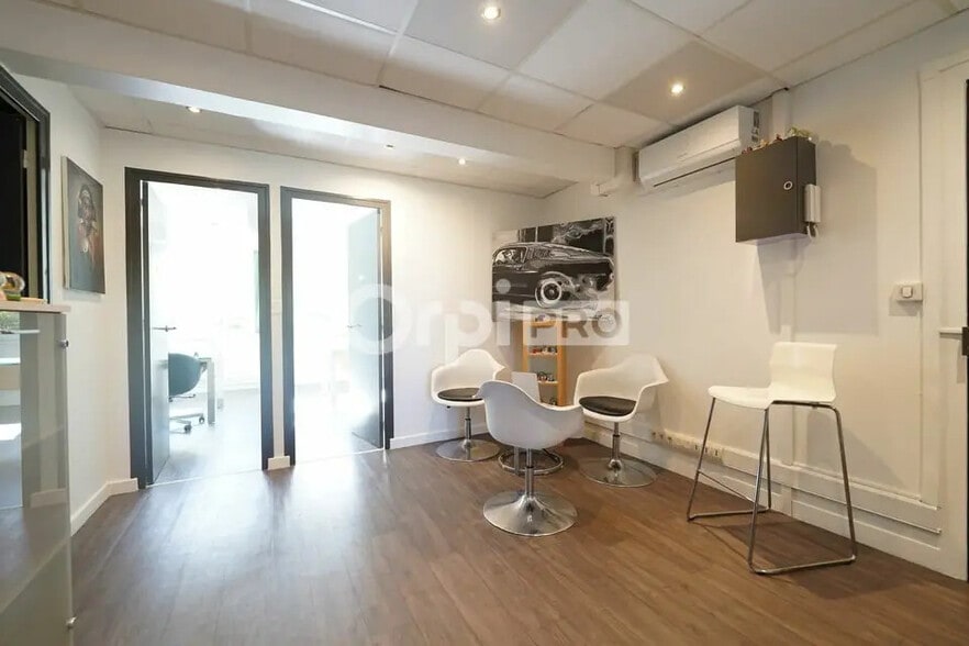 Office in Caluire-et-Cuire for lease - Interior Photo - Image 1 of 5