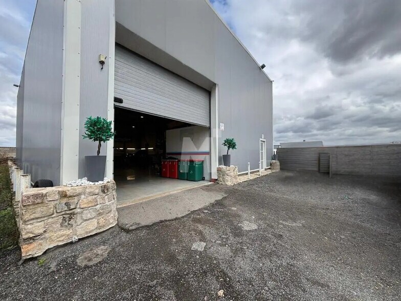 Office in Égly for lease - Building Photo - Image 1 of 7