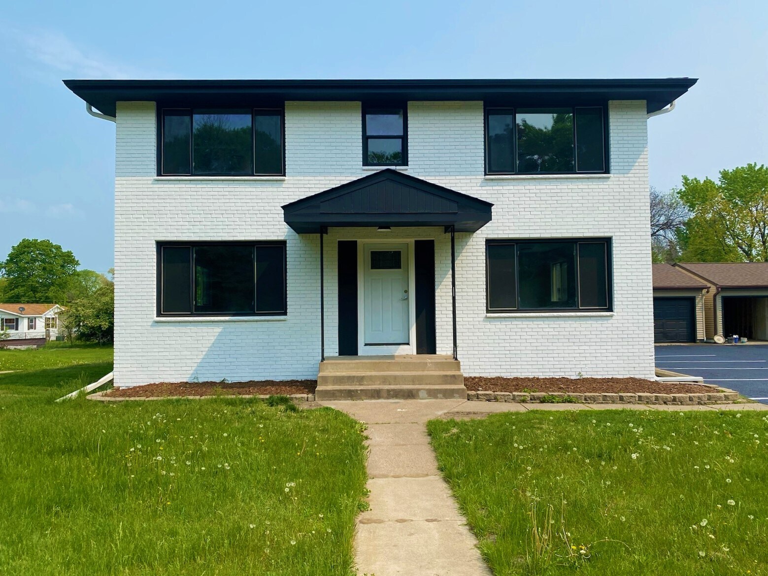 2075 Hillview Rd, Mounds View, MN 55112