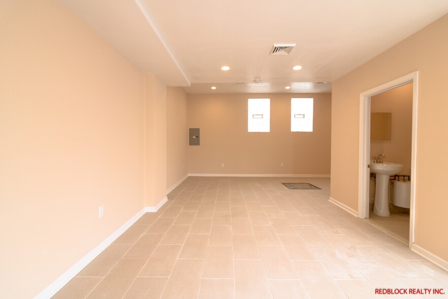 6812 Ogontz Ave, Philadelphia, PA for sale - Interior Photo - Image 3 of 13