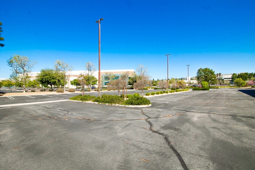 3251 E Imperial Hwy, Brea, CA for lease - Building Photo - Image 3 of 8