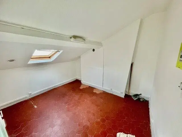 Multifamily in Paris for sale - Interior Photo - Image 2 of 3