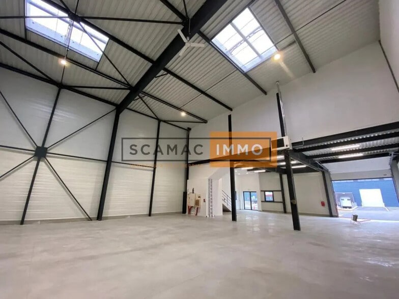 Flex in Bailly-Romainvilliers for sale - Building Photo - Image 1 of 4