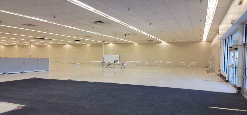 210 SE Georgia Ave, Sweetwater, TX for lease - Interior Photo - Image 3 of 14