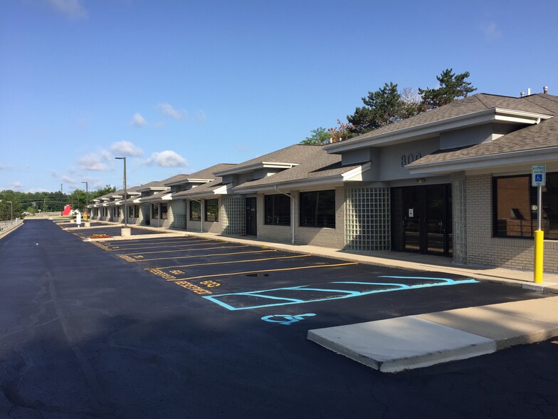 7035 Orchard Lake Rd, West Bloomfield, MI for lease - Building Photo - Image 1 of 4