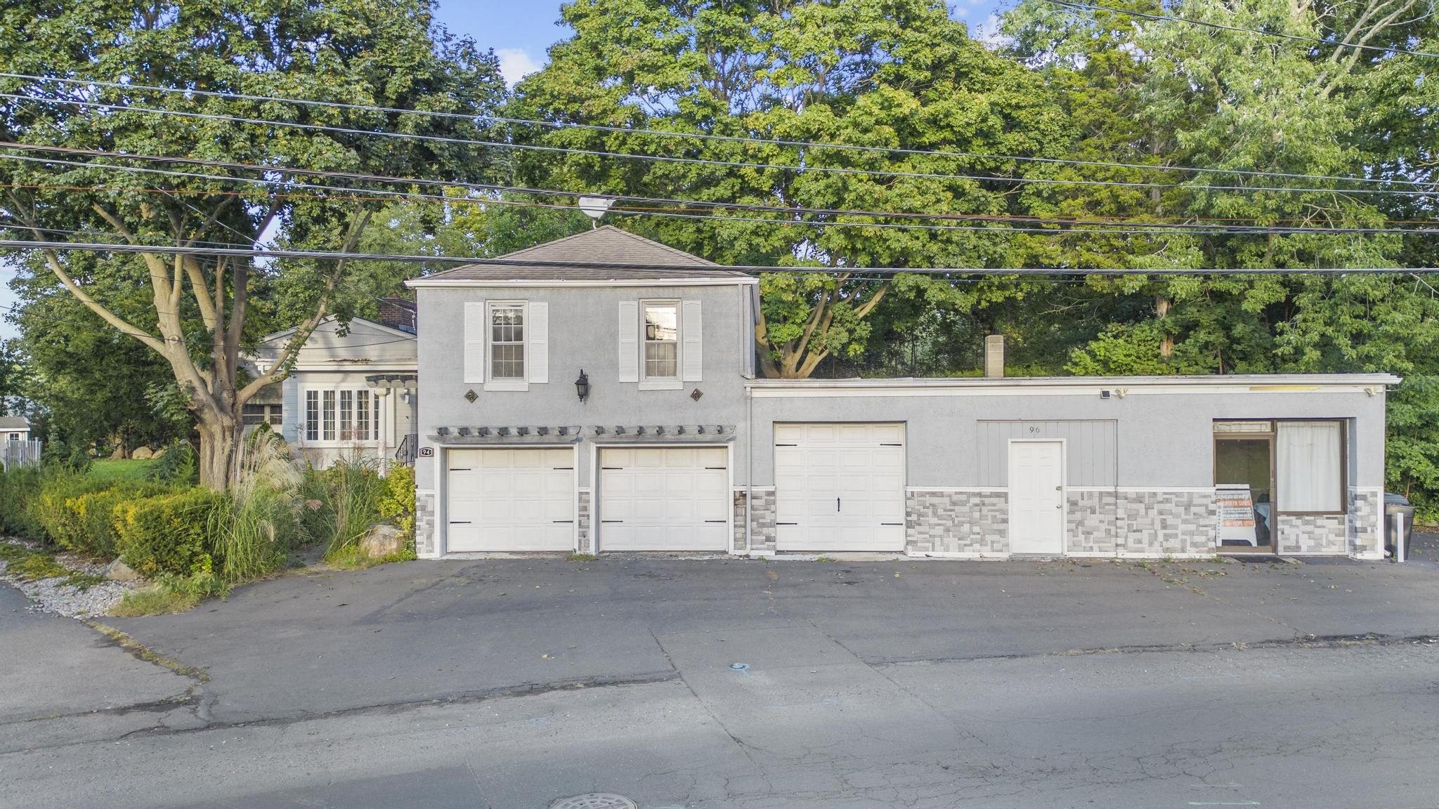 94 Indian Neck Ave, Branford, CT for sale Primary Photo- Image 1 of 1