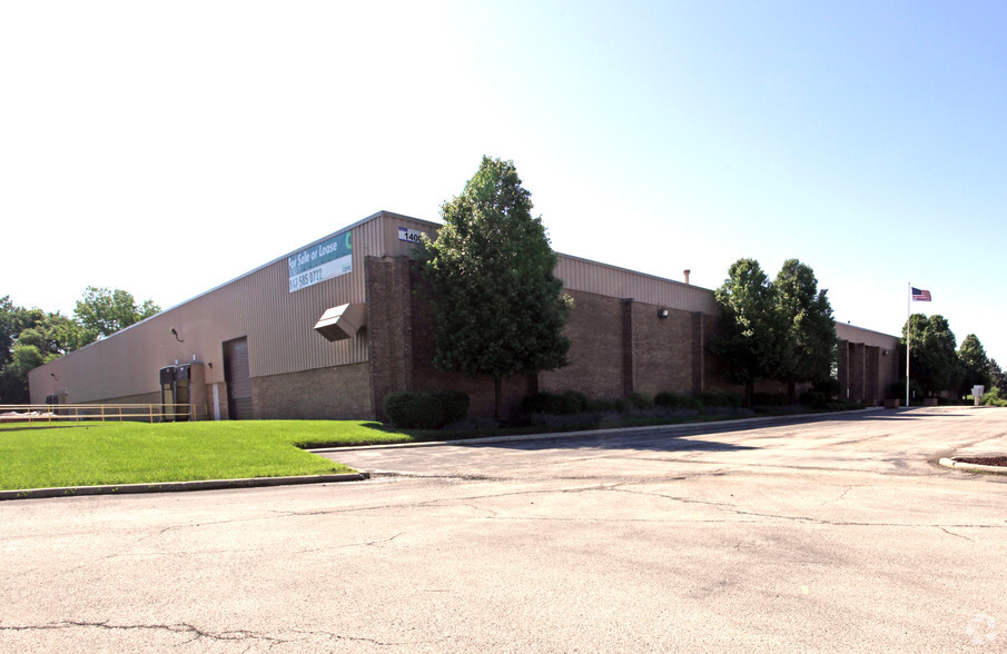 1400 Kingsland Dr, Batavia, IL for lease - Building Photo - Image 2 of 4